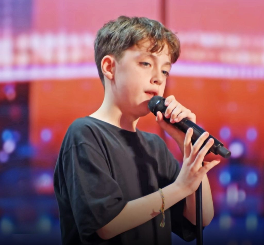 12 Year Old Receives Standing Ovation After Incredible Display Of Raw Vocal Talent