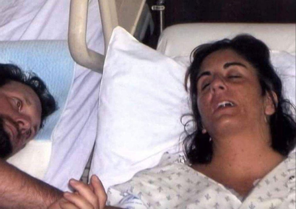 Man Says Goodbye To His Wife As They Took Her Off Life Support, But Then She Utters 5 Words